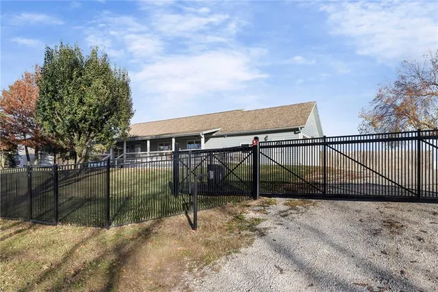 $600,000 | 31731 Lookout Road, Paola, KS 66071