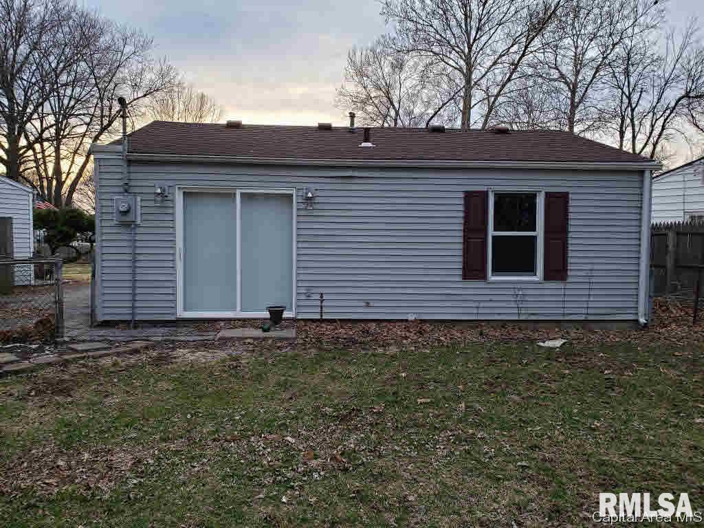 9 Goodwin Court Springfield, IL 62704 - Photo 2 of 11
