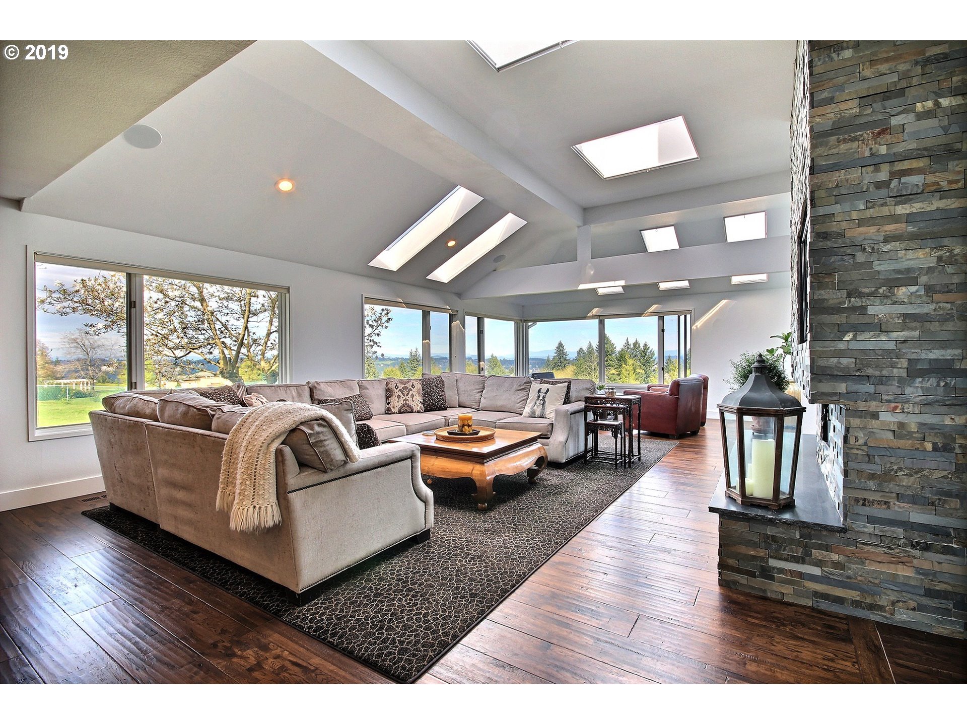 1323 Southwest Schaeffer Road West Linn, OR 97068 - Photo 5 of 31 Living Room