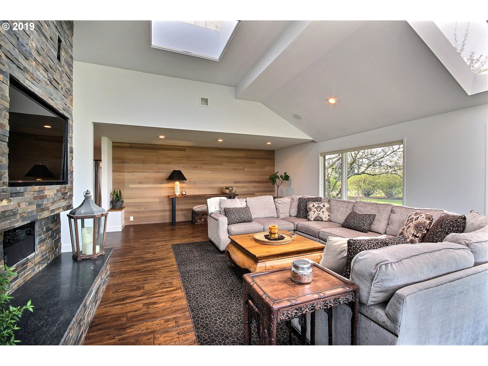 1323 Southwest Schaeffer Road West Linn, OR 97068 - Photo 6 of 31 Living Room