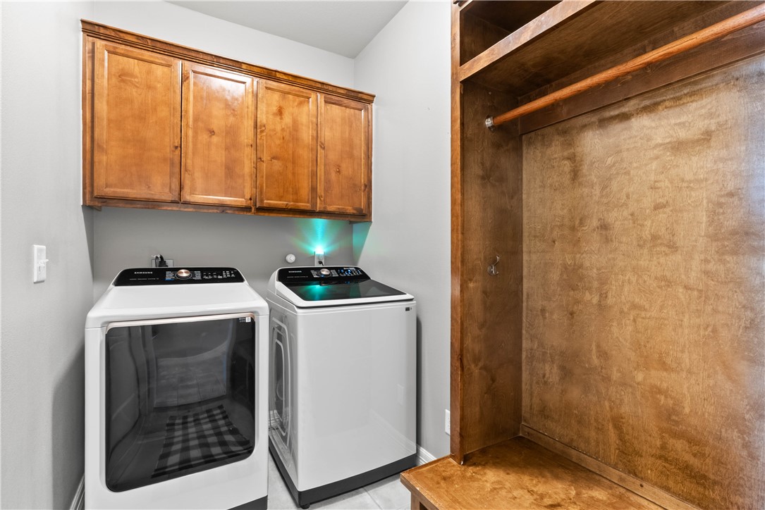 1815 Monterey Bay Drive Portland, TX 78374 - Photo 24 of 38 a utility room with dryer and washer