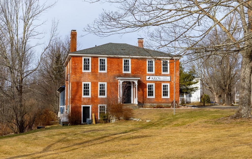 10 Baldwinville Road Templeton, MA 01468 - Photo 34 of 35 a front view of a house with a yard