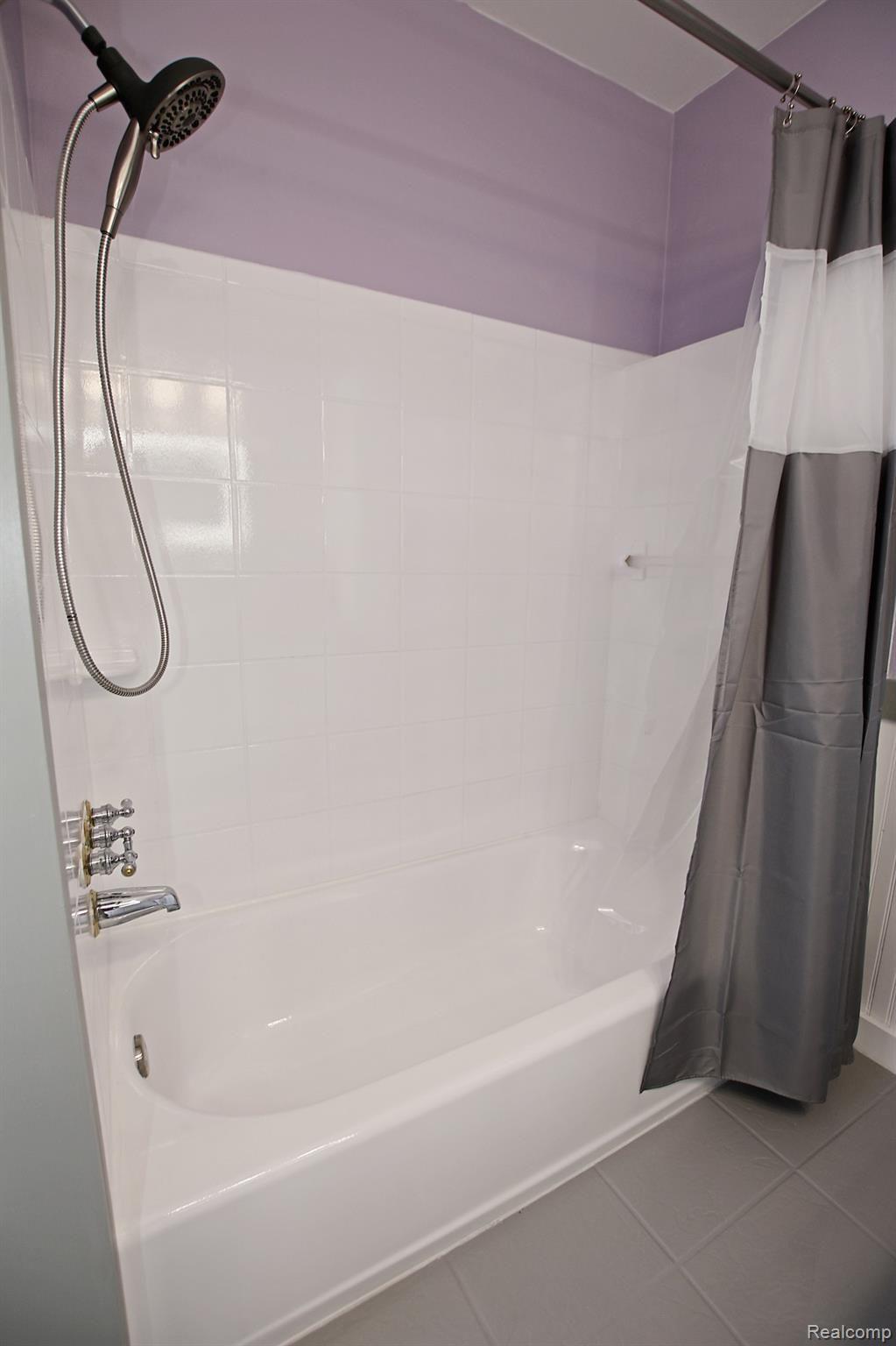 8340 East Baldwin Road Goodrich, MI 48438 - Photo 27 of 57 Main Bathroom