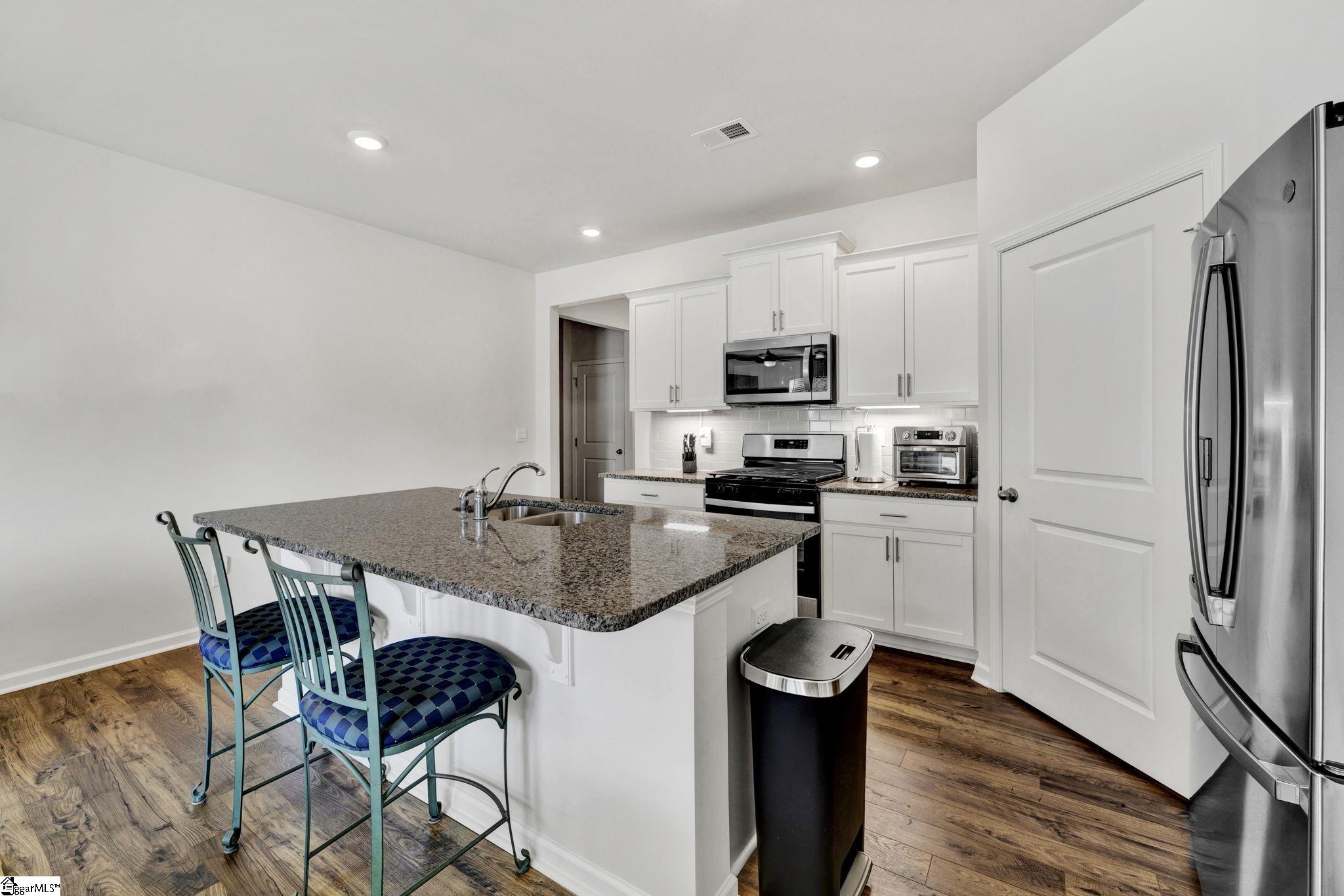 541 Sapling Gap Road Greer, SC 29651 - Photo 3 of 32