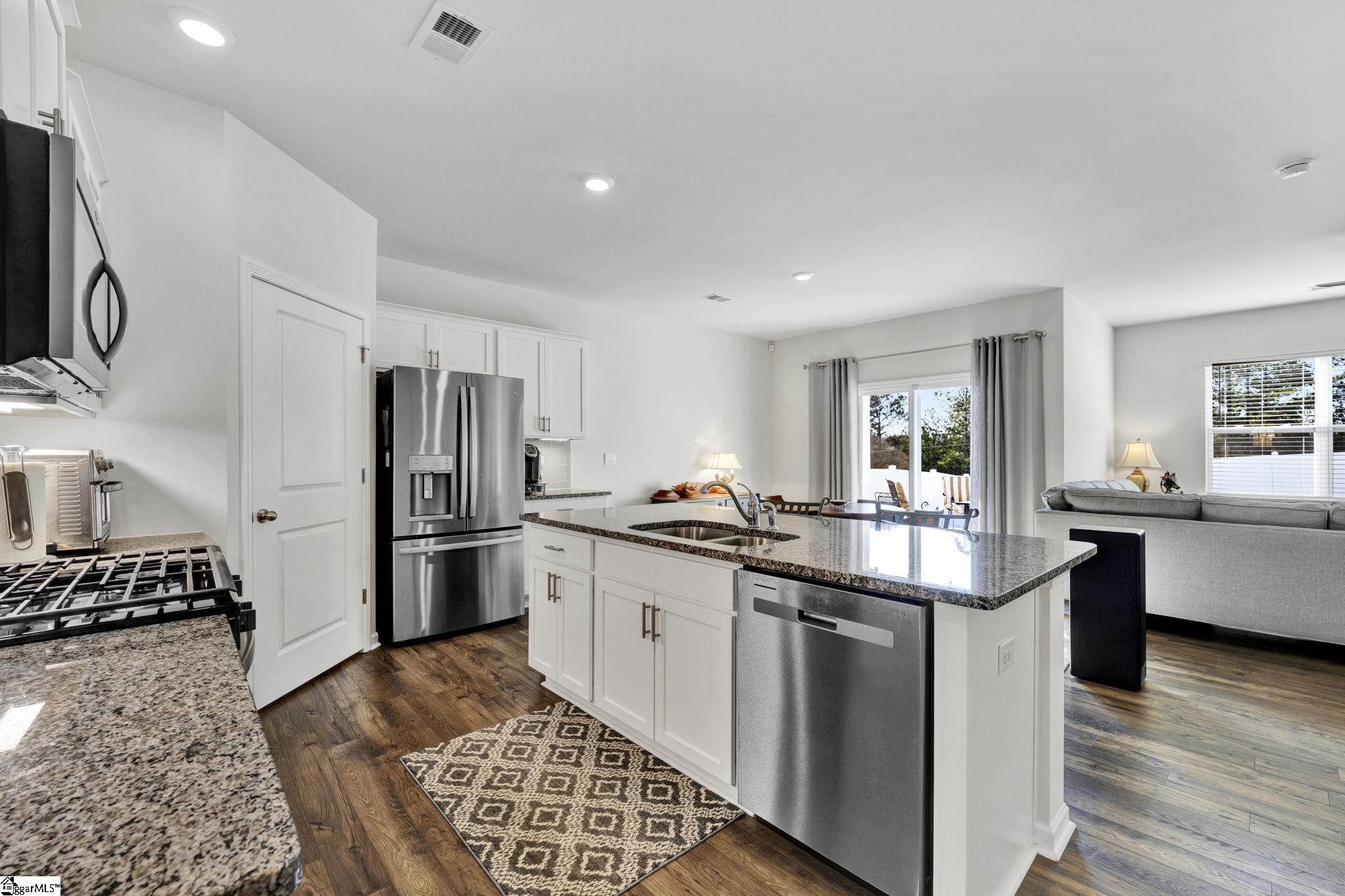 541 Sapling Gap Road Greer, SC 29651 - Photo 4 of 32