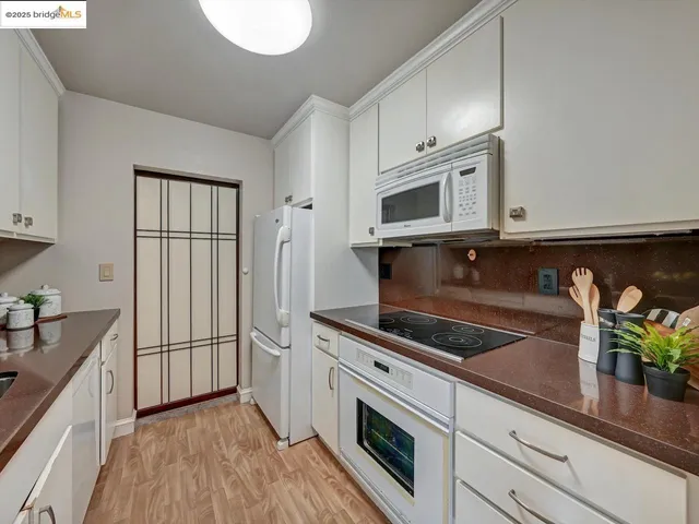 $698,000 | 1 Daniel Burnham Court, Unit 101, San Francisco, CA 94109