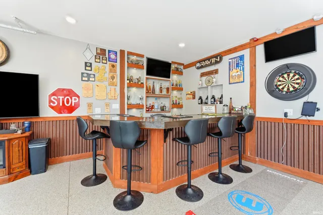 $649,999 | 2300 South 8th Street, Upland, IN 46989