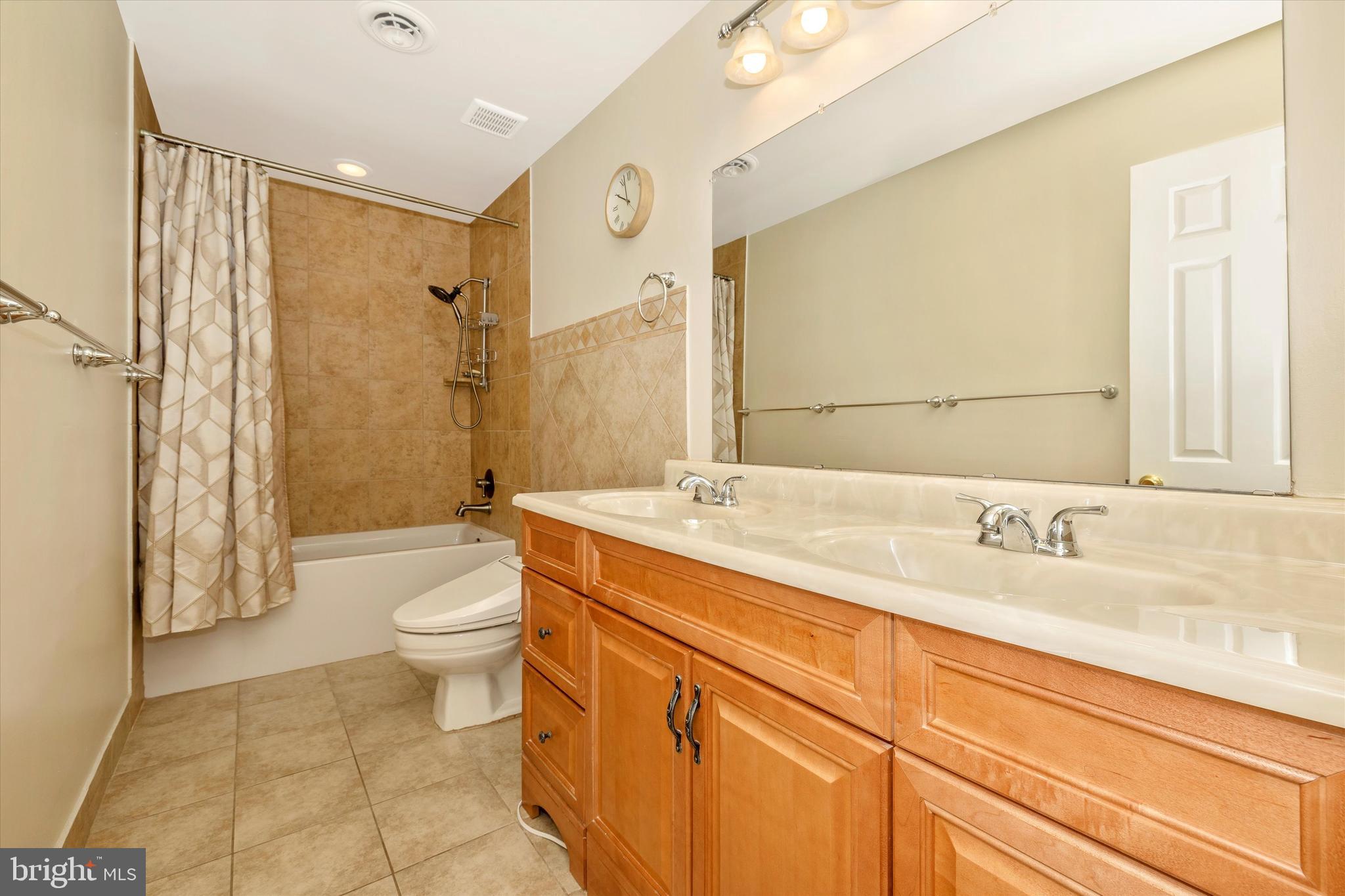 11100 Watkins Road Germantown, MD 20876 - Photo 33 of 70 Hall Bath w/ Soaking Tub