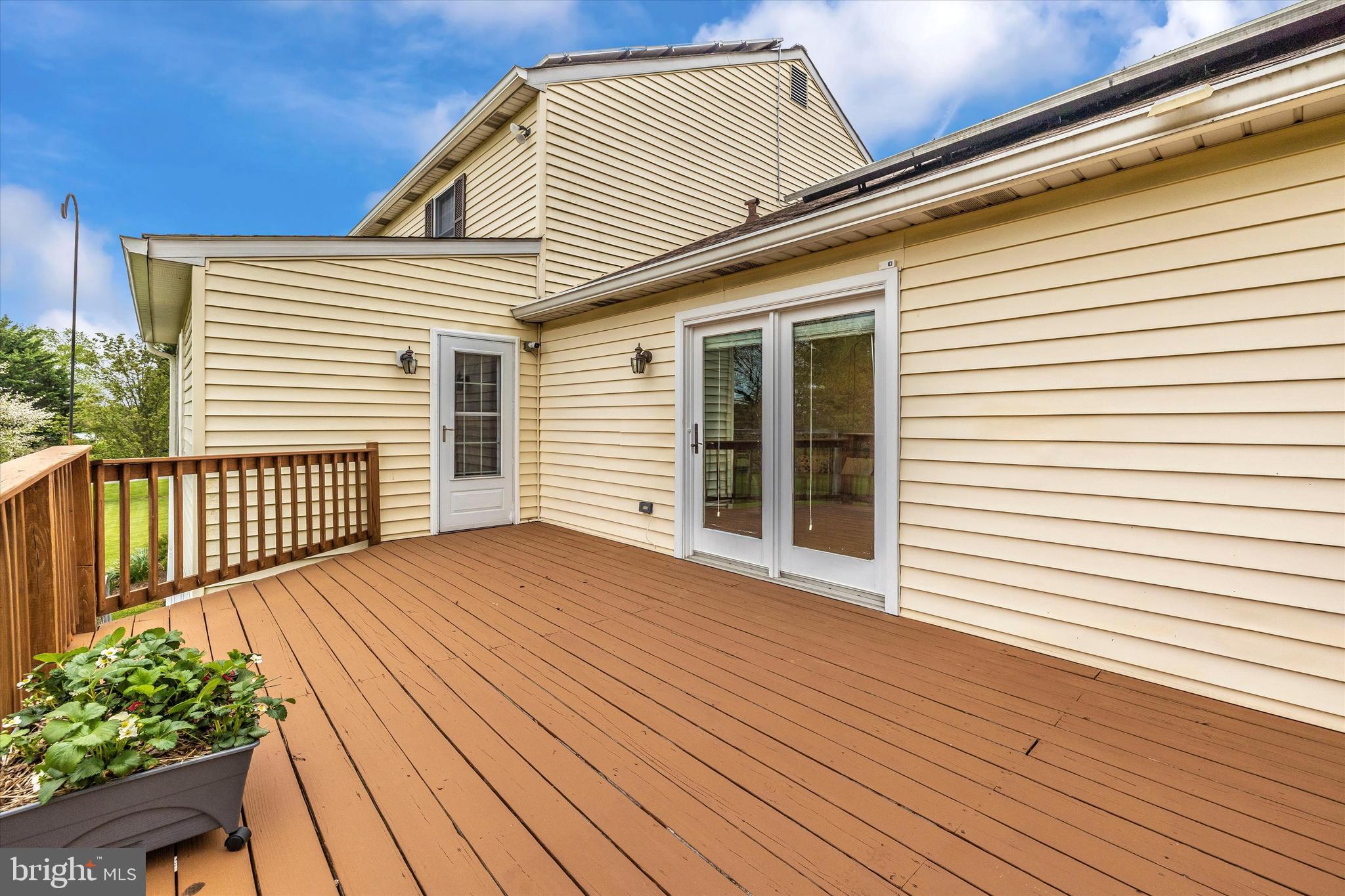 11100 Watkins Road Germantown, MD 20876 - Photo 60 of 70 Deck off Kitchen and Family Room