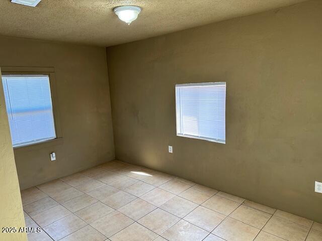 1000 East Garfield Street Phoenix, AZ 85006 - Photo 7 of 12 an empty room with windows