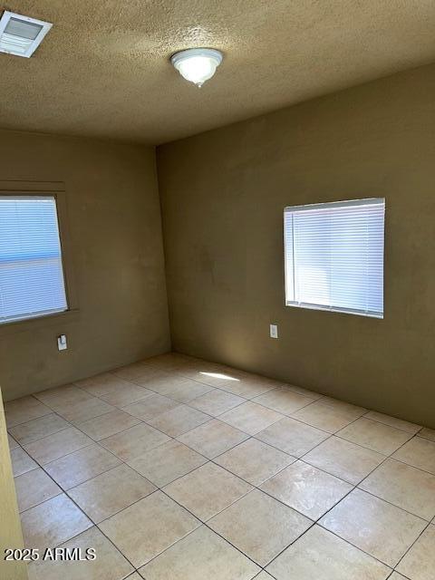 1000 East Garfield Street Phoenix, AZ 85006 - Photo 8 of 12 a view of an empty room with a window