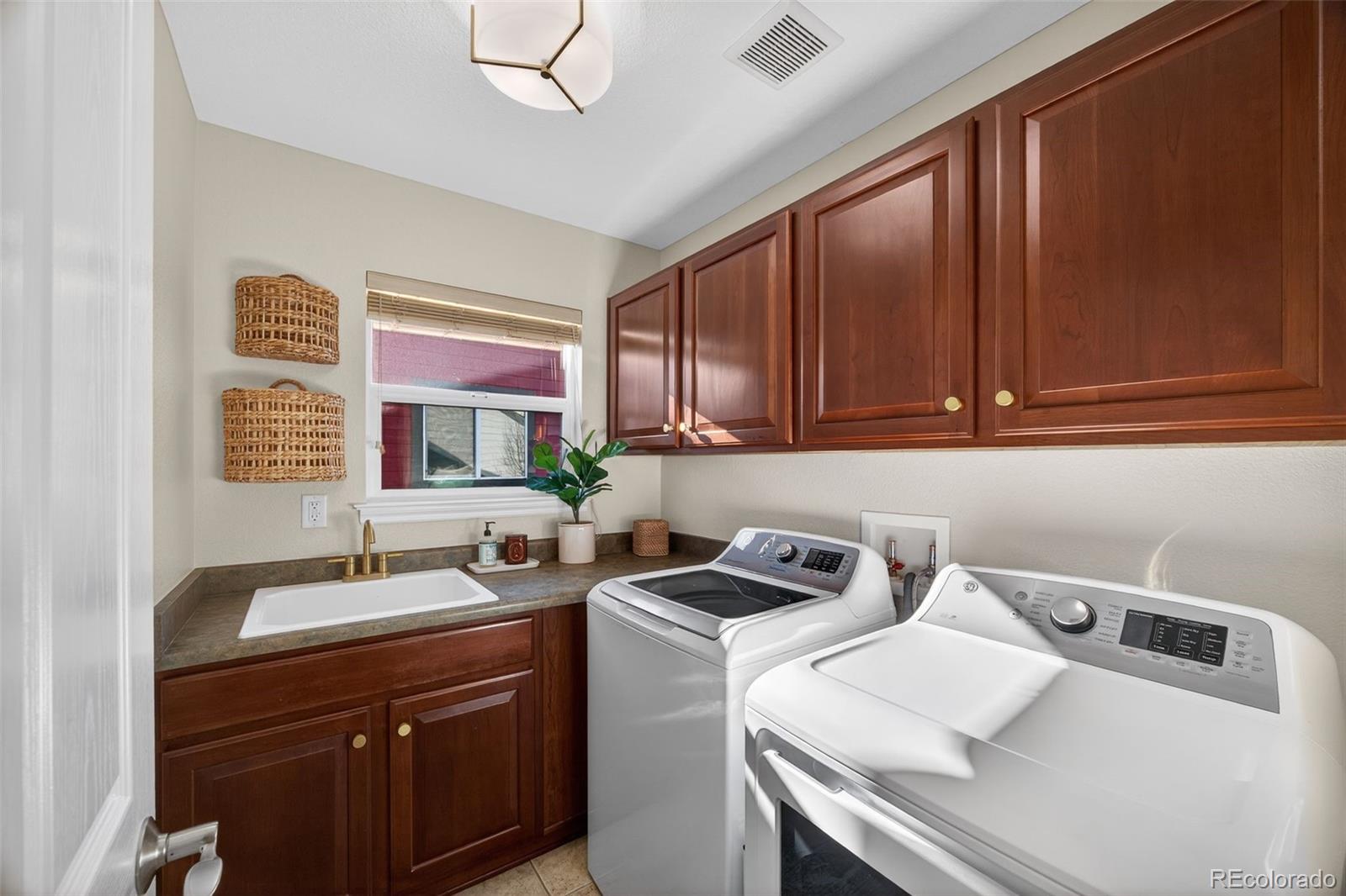 4748 Bluegate Drive Highlands Ranch, CO 80130 - Photo 38 of 47