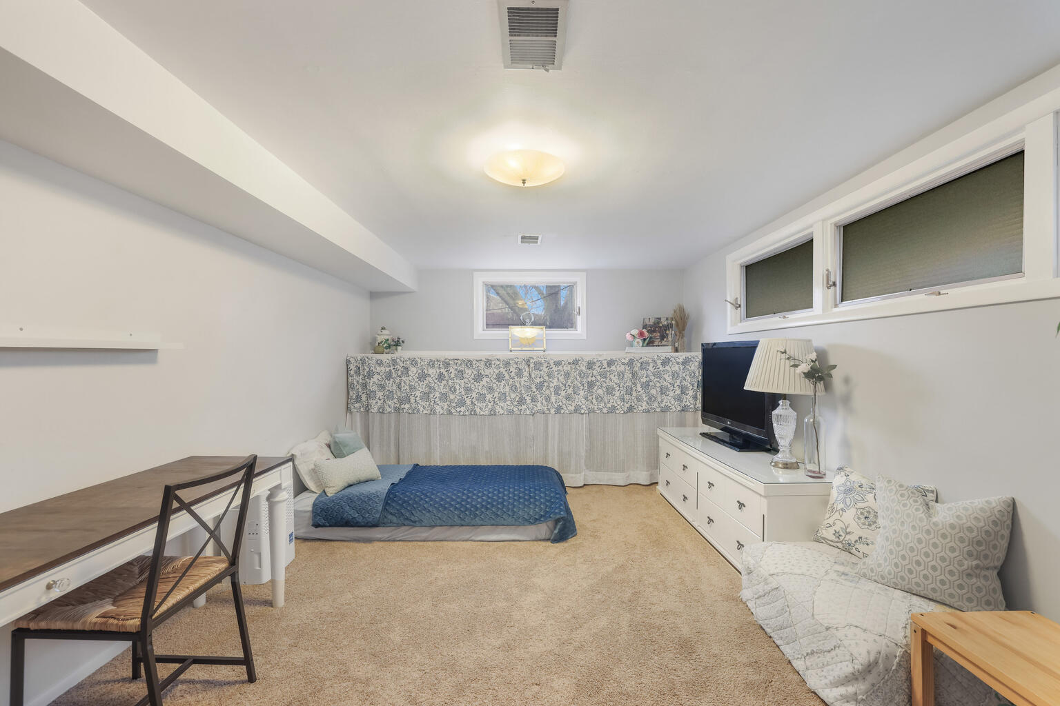 1508 Mayfair Road Champaign, IL 61821 - Photo 27 of 41 a living room with furniture and a flat screen tv