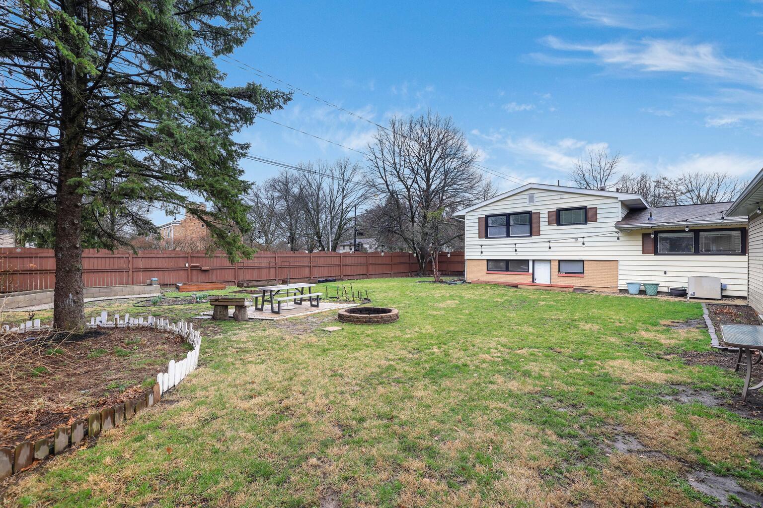1508 Mayfair Road Champaign, IL 61821 - Photo 37 of 41 a front view of a house with garden