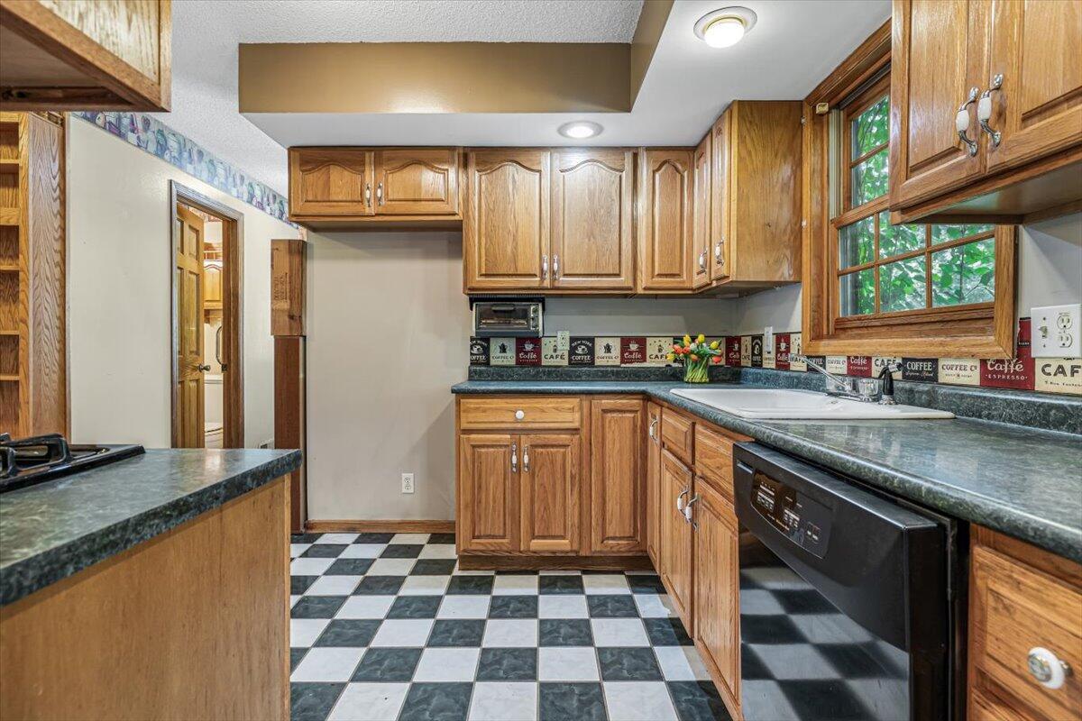 16980 South Schwark Road Three Oaks, MI 49128 - Photo 16 of 68 Kitchen