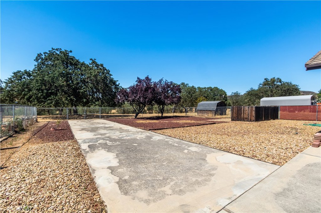 1775 Southfork Place Paso Robles, CA 93446 - Photo 32 of 36 a view of a backyard