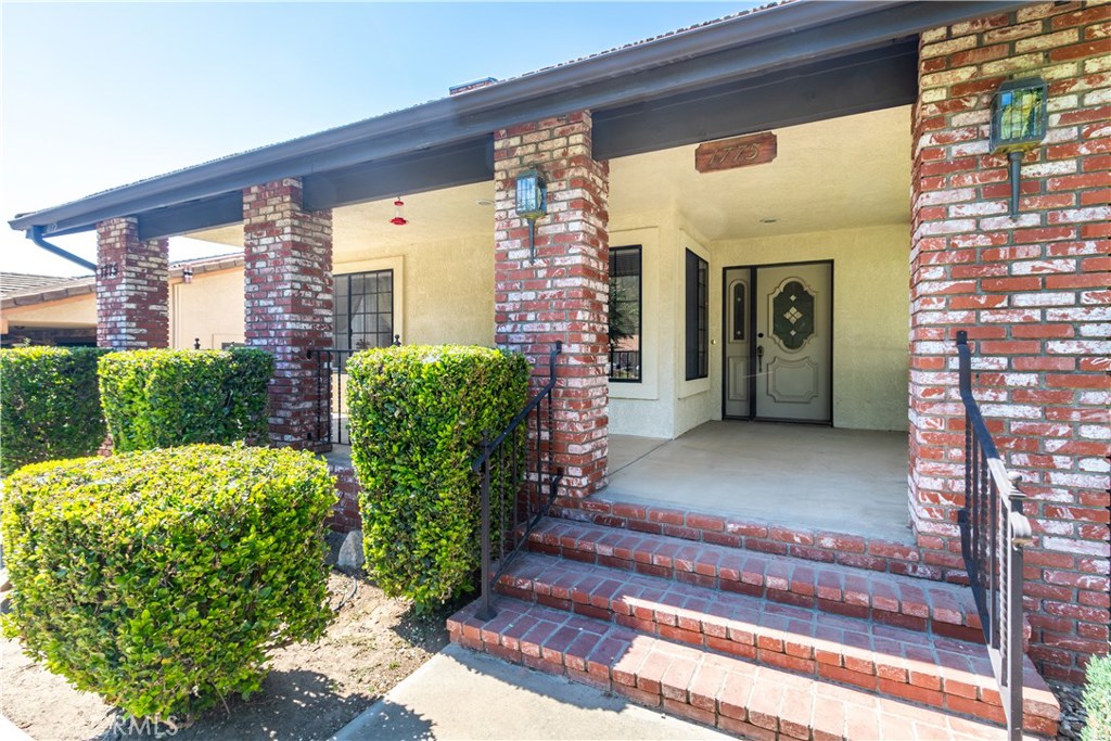 1775 Southfork Place Paso Robles, CA 93446 - Photo 4 of 36 a view of a entryway of the house