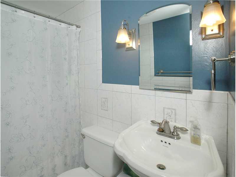 13 Riviera Road Plum, PA 15239 - Photo 14 of 15 Full Bath.