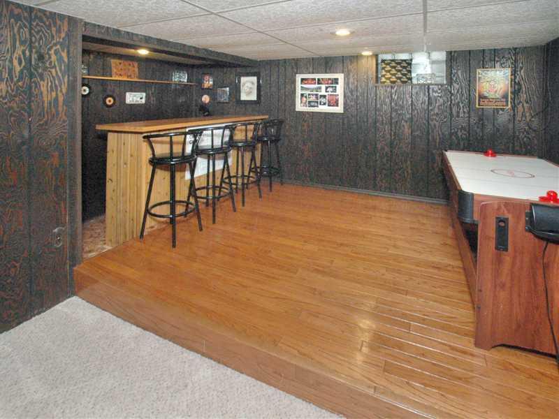 13 Riviera Road Plum, PA 15239 - Photo 7 of 15 Family Room.