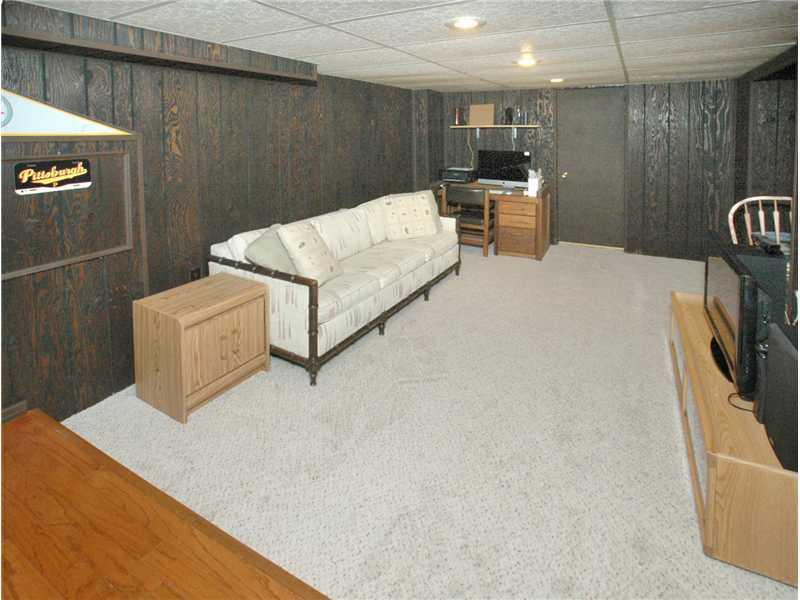13 Riviera Road Plum, PA 15239 - Photo 9 of 15 Family Room.