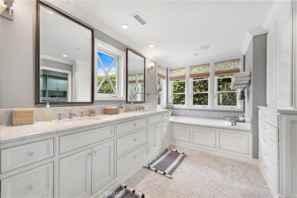 324 Emerald Bay Laguna Beach, CA 92651 - Photo 12 of 47