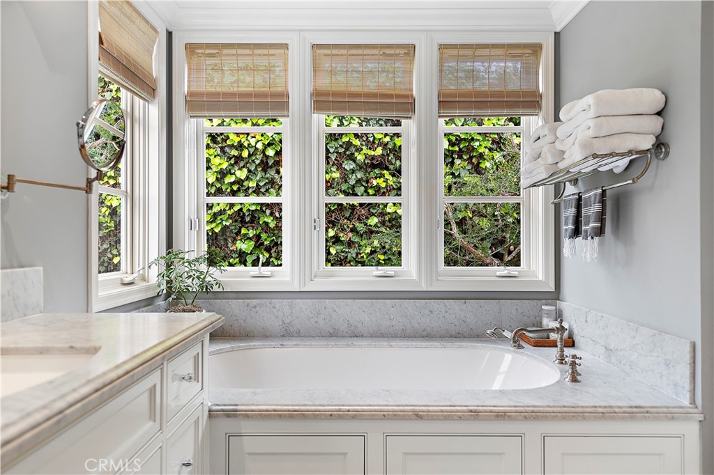 324 Emerald Bay Laguna Beach, CA 92651 - Photo 13 of 47