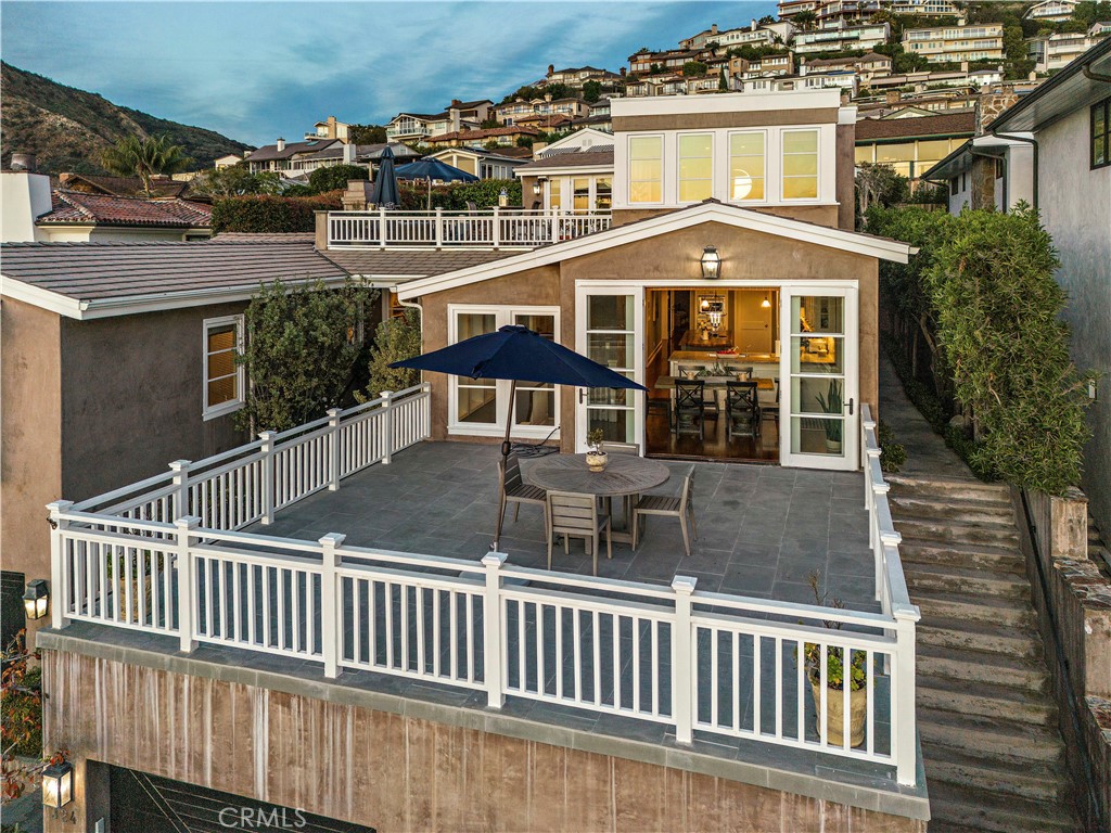 324 Emerald Bay Laguna Beach, CA 92651 - Photo 4 of 47