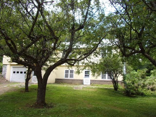 1413 East West Road Dummerston, VT 05301 - Photo 2 of 33