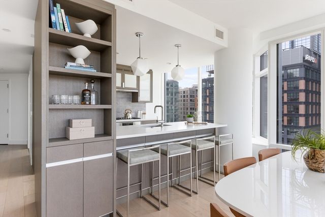 $2,124,000 | 100 Lovejoy Wharf, Unit 8D, Boston, MA 02114