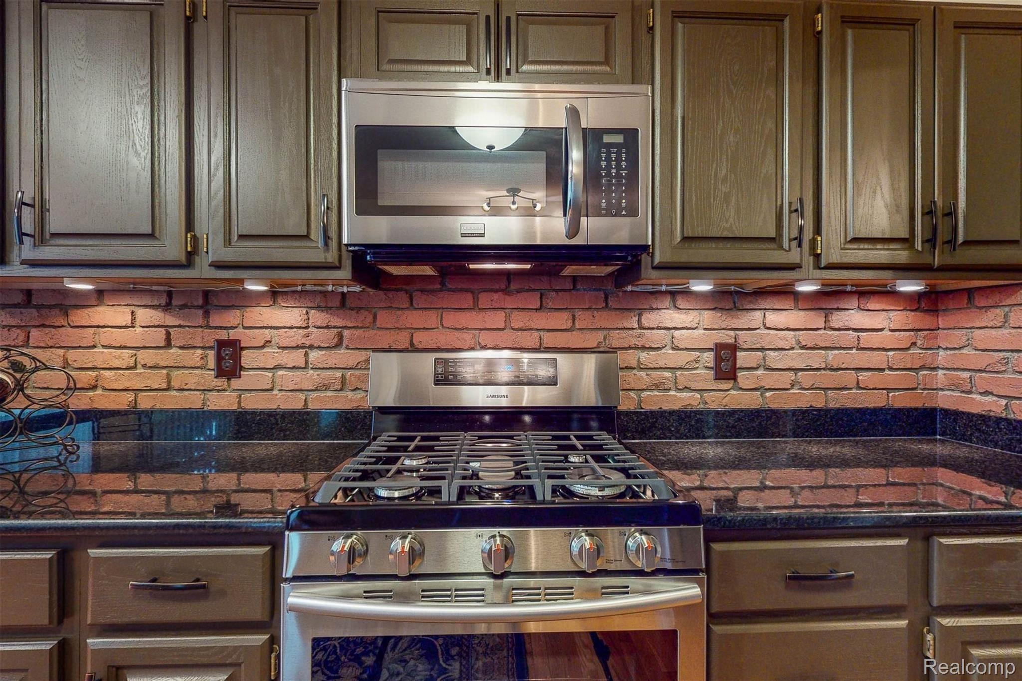 5520 Lowe Road Fowlerville, MI 48836 - Photo 40 of 86 5520-W-Lowe-Rd-17 Kitchen.jpg