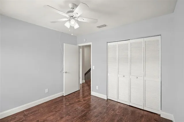 an empty room with fan and a ceiling fan