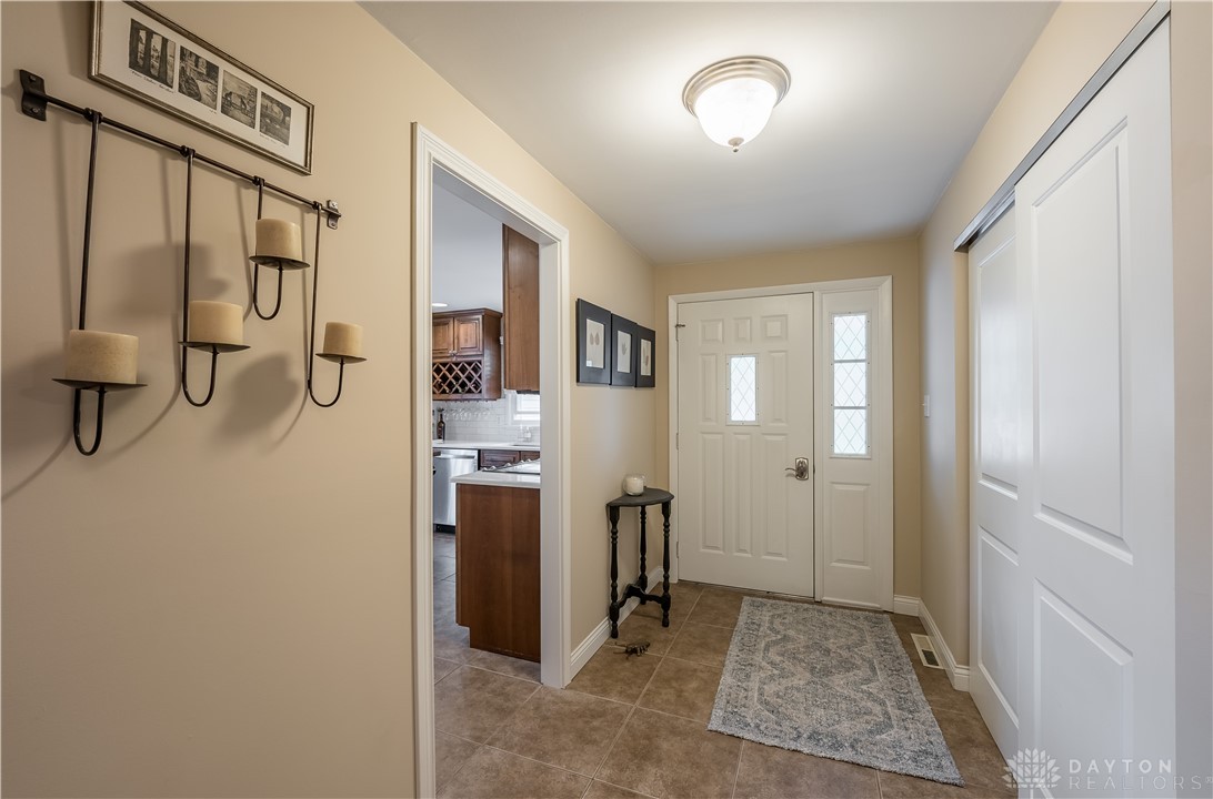 183 Monarch Road Dayton, OH 45458 - Photo 6 of 24