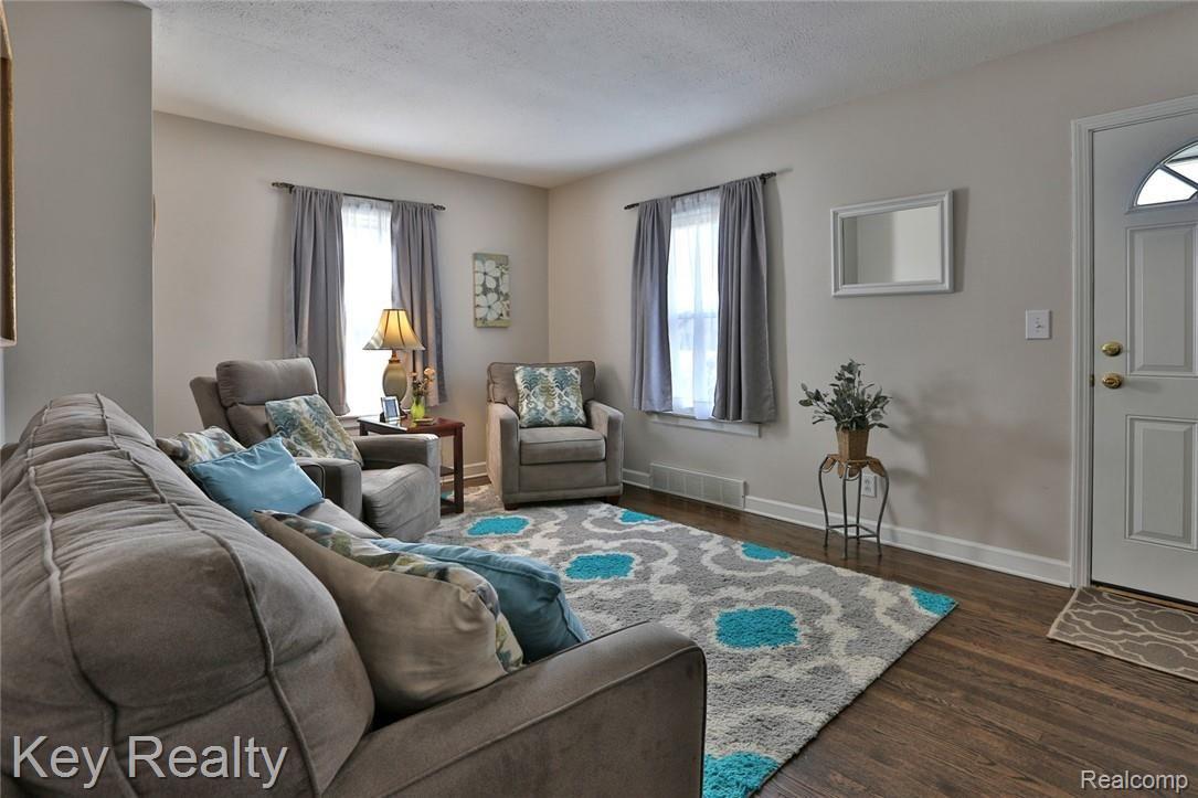 10560 Exeter Road Carleton, MI 48117 - Photo 5 of 20 2B8A2981.jpg