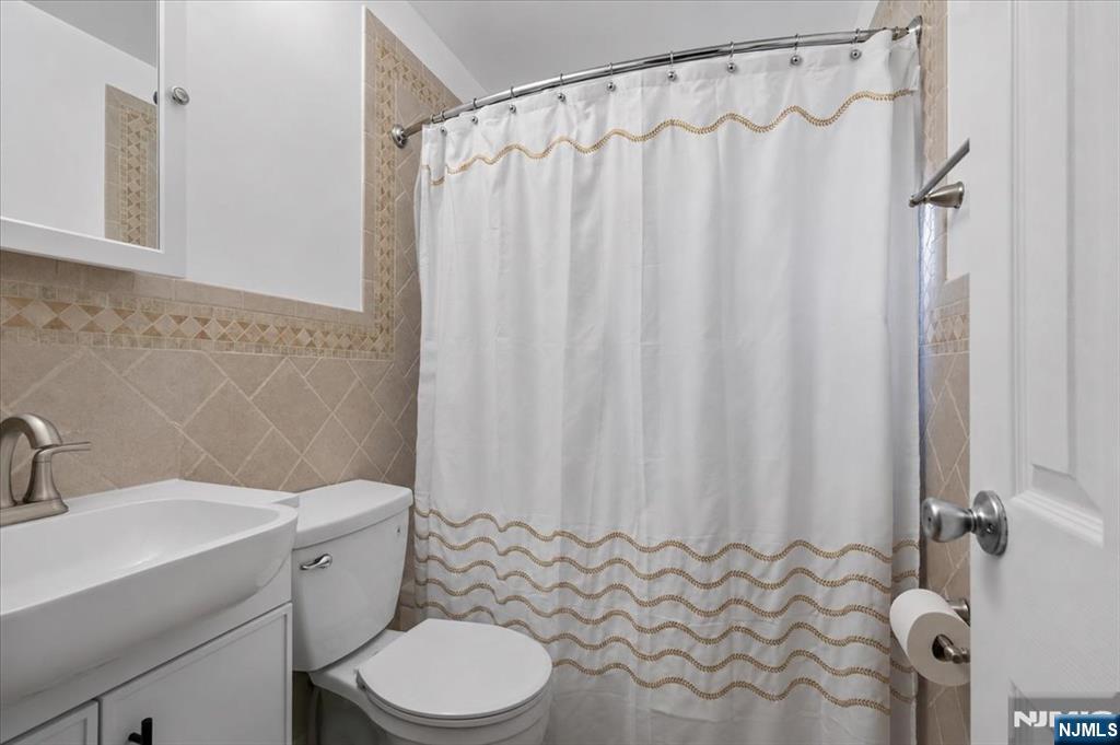 43 Berwyn Place Bergenfield, NJ 07621 - Photo 15 of 31