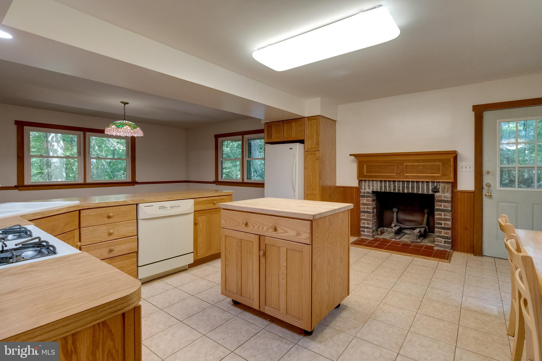 3021 Rocks Road Jarrettsville, MD 21084 - Photo 13 of 48 Kitchen view with moveable Island