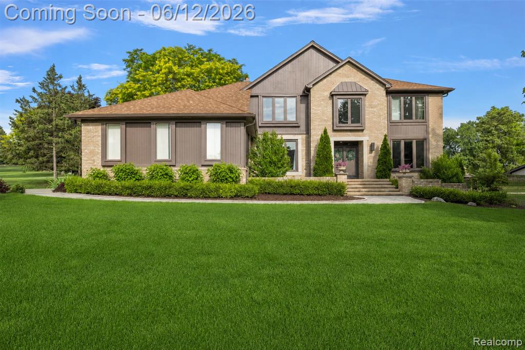 1966 Mapleridge Road Rochester Hills, MI 48309 - Photo 2 of 40