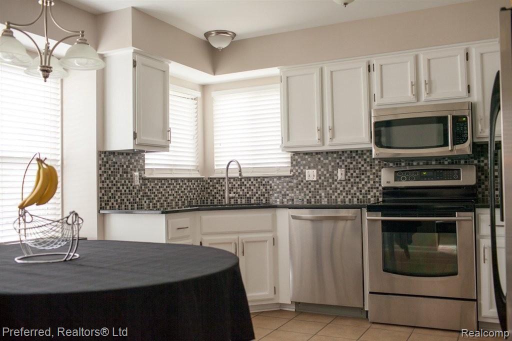 2652 Brookhaven Road Canton, MI 48188 - Photo 2 of 25 Kitchen.jpg
