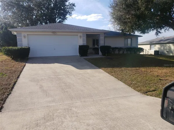 a view of a house with backyard