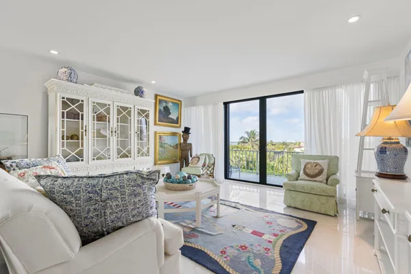 $1,525,000 | 2275 South Ocean Boulevard, Unit 307A, Palm Beach, FL 33480