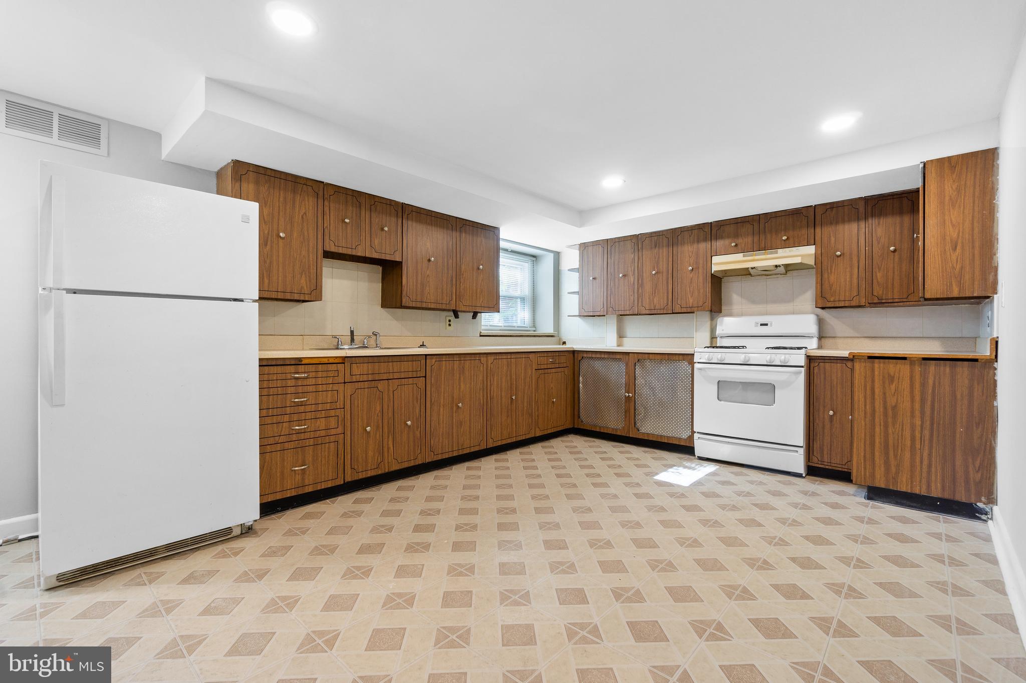 3572 Juneway, Unit 1 Baltimore, MD 21213 - Photo 7 of 23