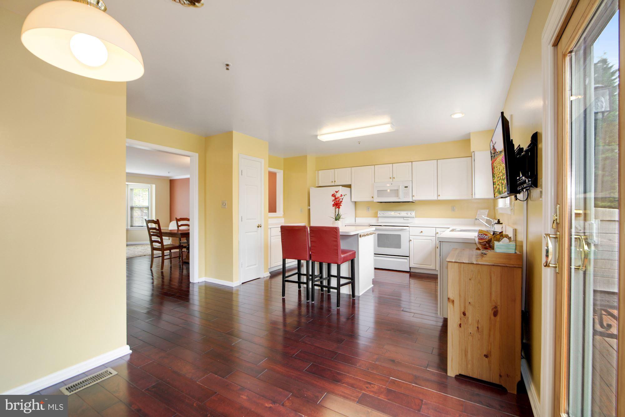 14211 Plum Run Way Silver Spring, MD 20906 - Photo 5 of 33 Eat-in Kitchen