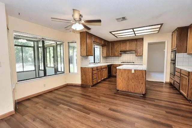 $575,000 | 8831 Liscarney Way, Sacramento, CA 95828