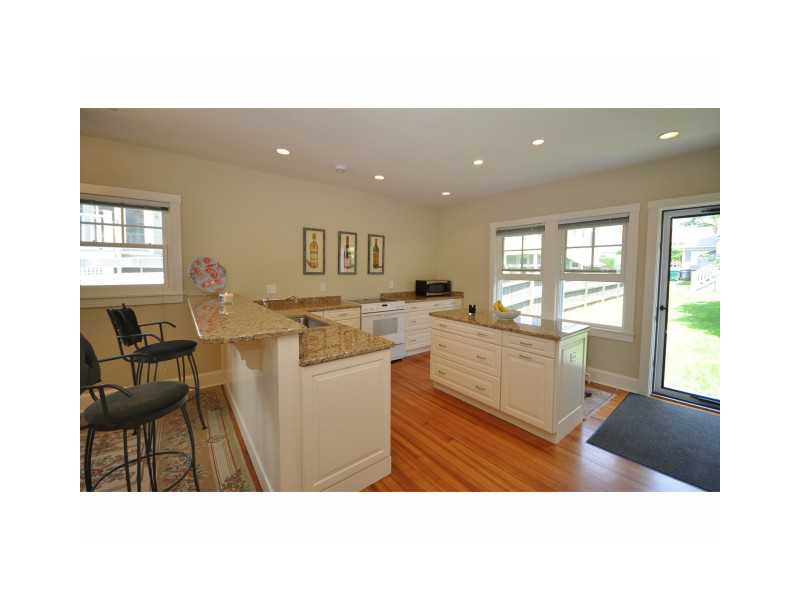 28 Esplanade Middletown, RI 02842 - Photo 11 of 25 Kitchen.