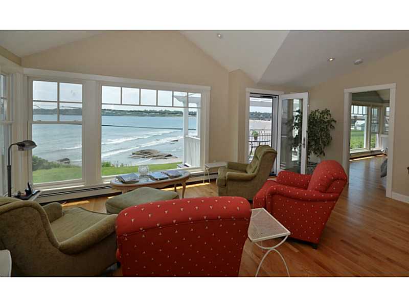 28 Esplanade Middletown, RI 02842 - Photo 14 of 25 Den/Family/Great Room.