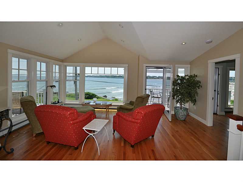 28 Esplanade Middletown, RI 02842 - Photo 15 of 25 Den/Family/Great Room.