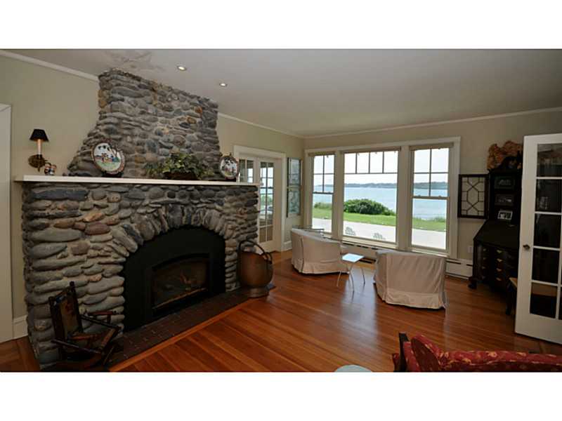 28 Esplanade Middletown, RI 02842 - Photo 9 of 25 Living Room.