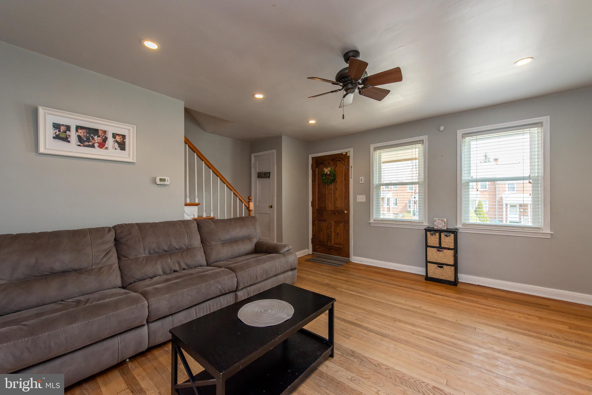 626 Braeside Road Baltimore, MD 21229 - Photo 4 of 34 Living Room
