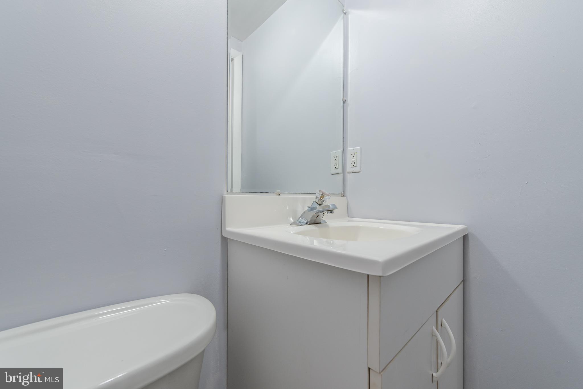 626 Braeside Road Baltimore, MD 21229 - Photo 32 of 34 Half Bath