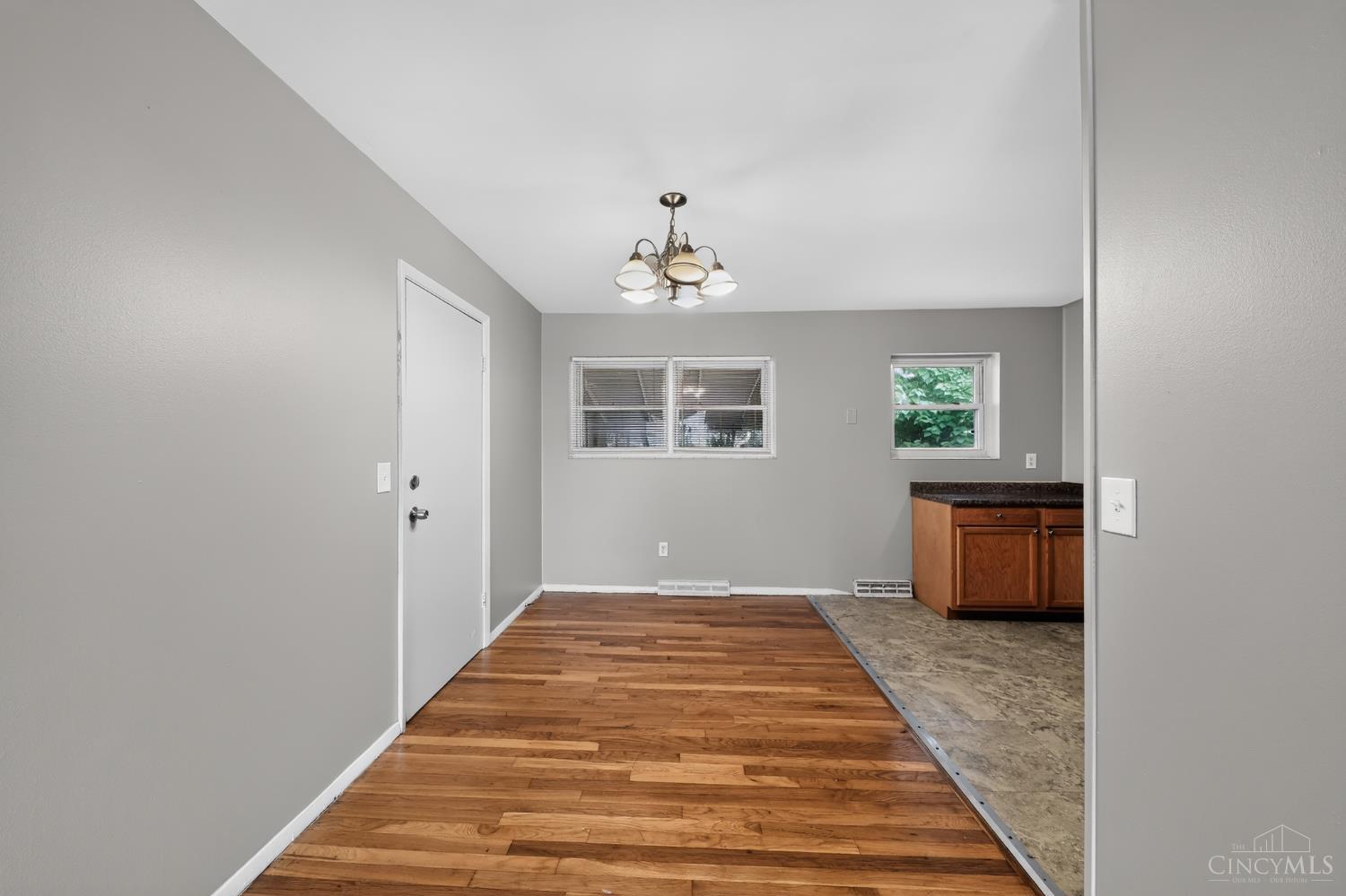 9192 Pippin Road Cincinnati, OH 45231 - Photo 11 of 30
