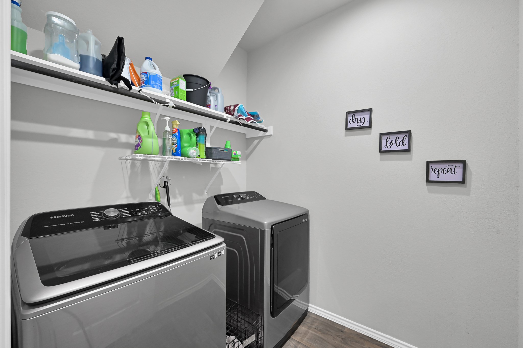 6302 Hendricks Harbor Conroe, TX 77304 - Photo 5 of 24 a utility room with dryer and washer